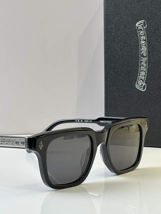 Picture of Chrome Hearts Sunglasses _SKUfw67339070fw